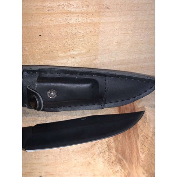 Hunting Knife Stainless With Sharpening Stone - Picture 4 of 9
